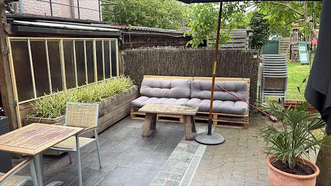 Chez Les Amis - 5