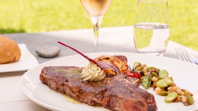 Hôtel Restaurant Les Strelitzias - 1