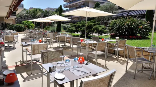 Hôtel Restaurant Les Strelitzias - 0