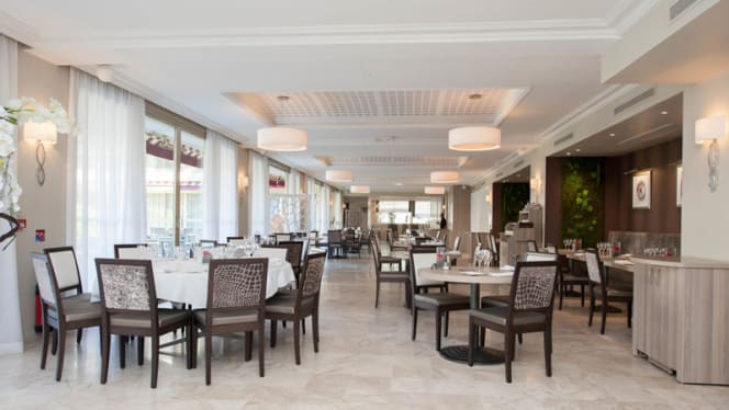 Hôtel Restaurant Les Strelitzias - 5