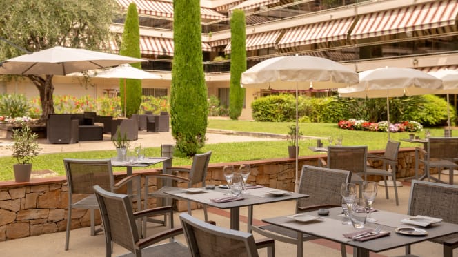 Hôtel Restaurant Les Strelitzias - 8