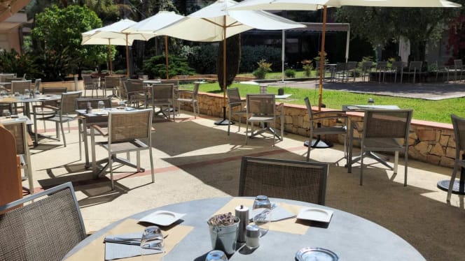 Hôtel Restaurant Les Strelitzias - 9