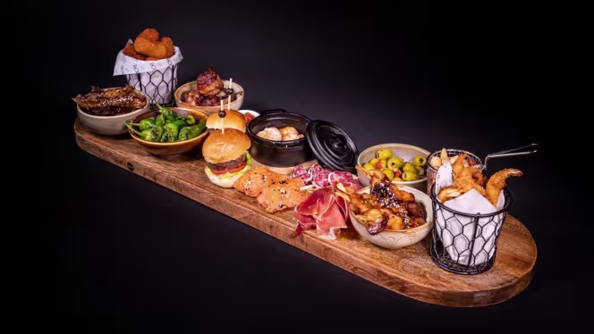 Jules Boules Bites Bar - 3