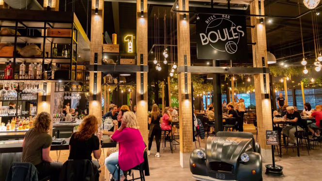 Jules Boules Bites Bar - 4
