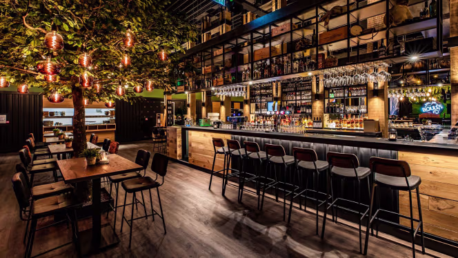 Jules Boules Bites Bar - 0