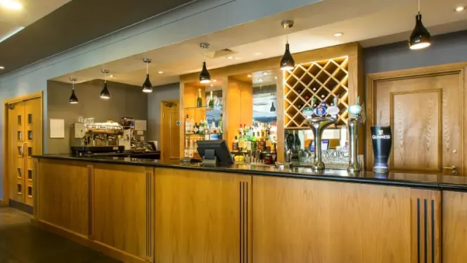 The Hampshire Court Hotel - 0