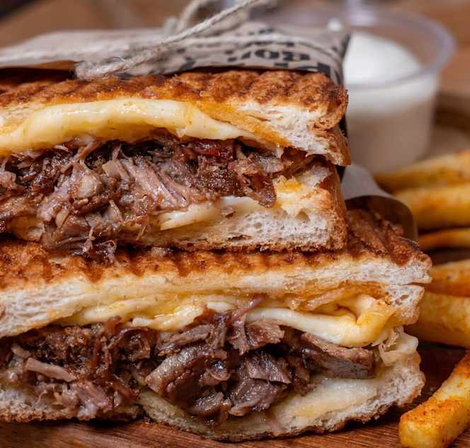 Munchy The Urban Kitchen & Live Sports - 1