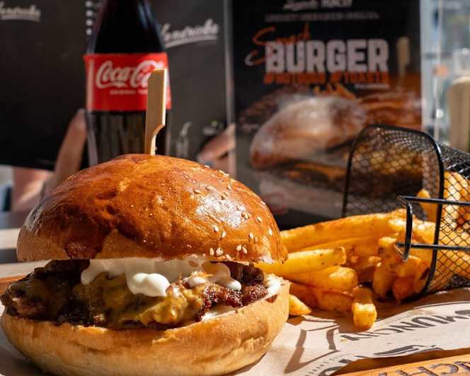 Munchy The Urban Kitchen & Live Sports - 5