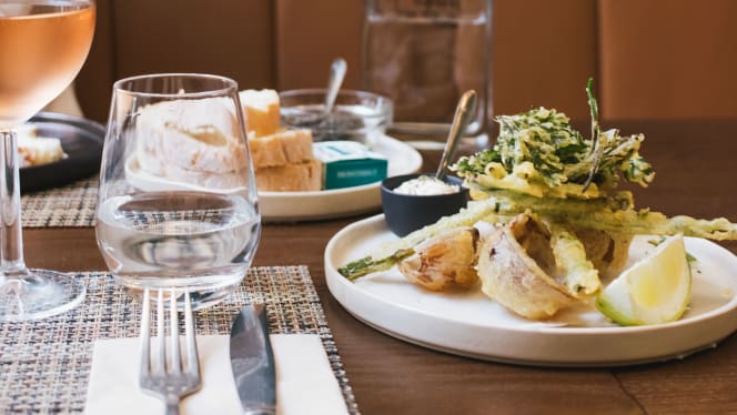 É um Restaurante - Lisbon - 3