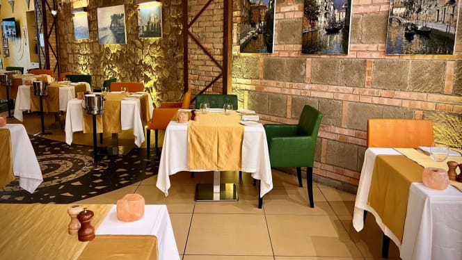 ReFood Restaurant - 8