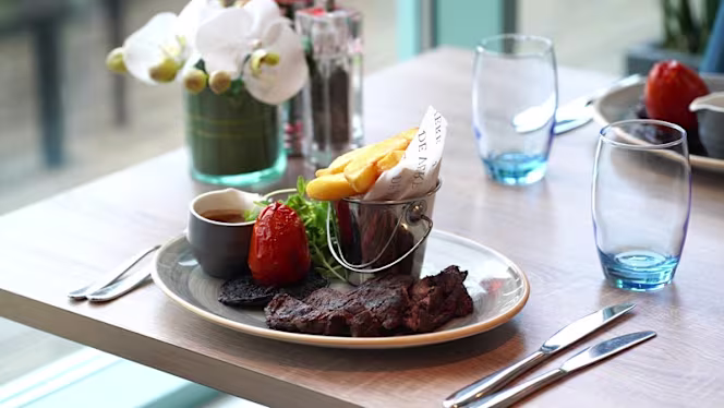 The Brasserie at Cotswold Water Park - 4