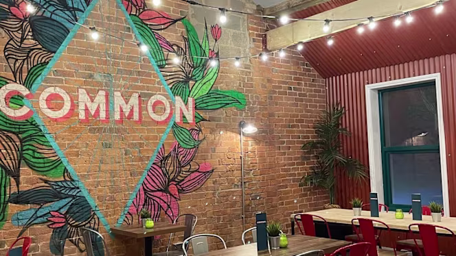 Common Bar & Kitchen - 9