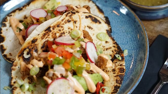 Common Bar & Kitchen - 6