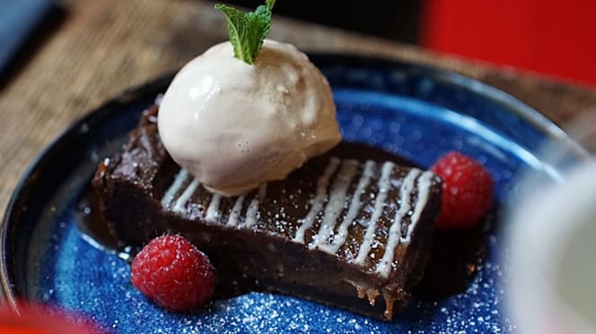 Common Bar & Kitchen - 8