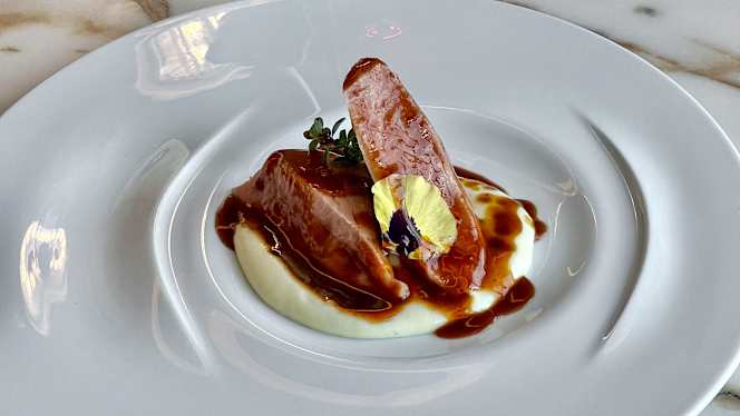 Aura Restaurant & Lounge Bar - 5