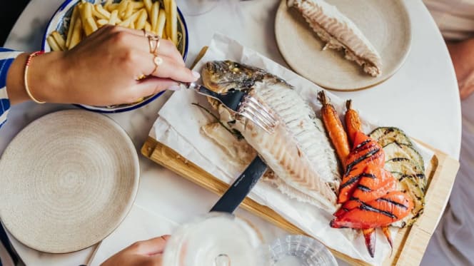 Vinostra Wine & Oyster Bar - 3