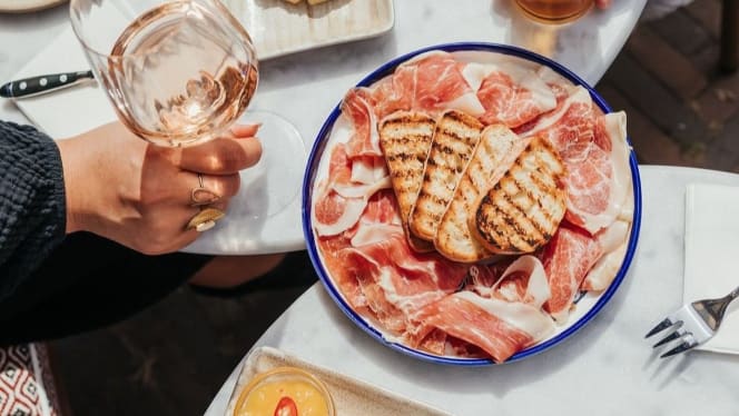 Vinostra Wine & Oyster Bar - 4