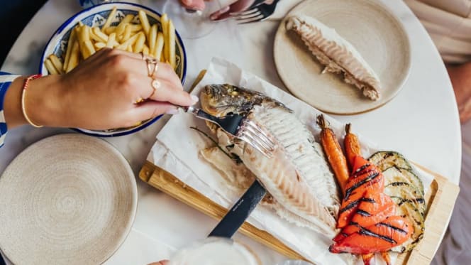 Vinostra Wine & Oyster Bar - 2