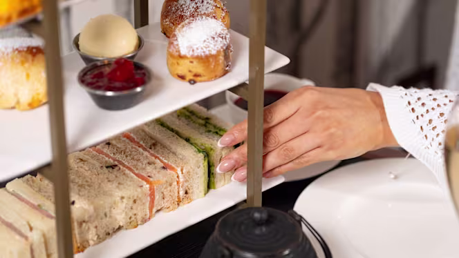 The Library Champagne Bar - 7