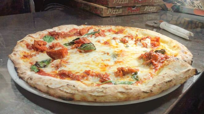 È Qui la Pizza dei Fratelli De Sivo - Napoli - 4