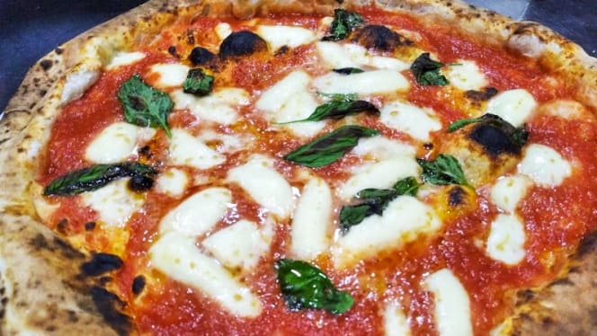 È Qui la Pizza dei Fratelli De Sivo - Napoli - 0