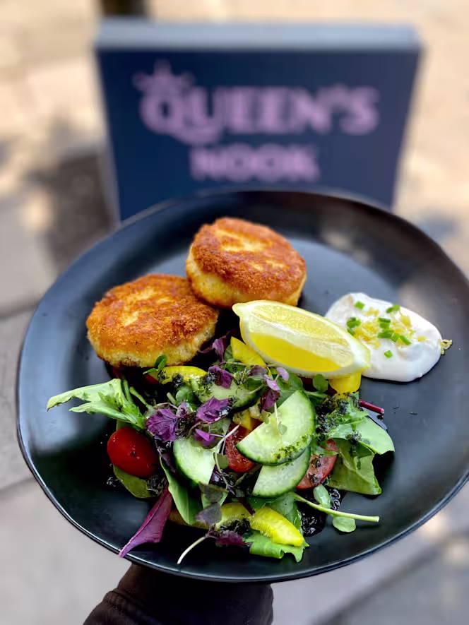 The Queen's Nook Bar & Kitchen - 2