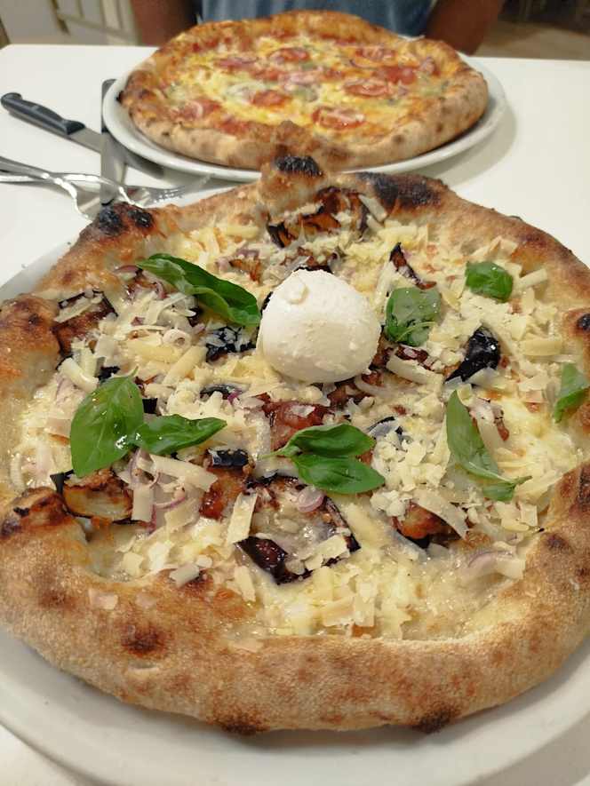 Sazio Pizzeria Polleria Panineria Burgeria - 1