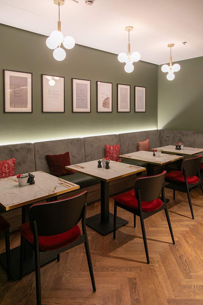 NEPOMUK Bar Salon Eatery - 3