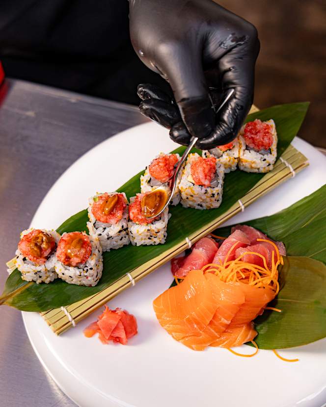 Numa Pizza Sushi Grill - 7
