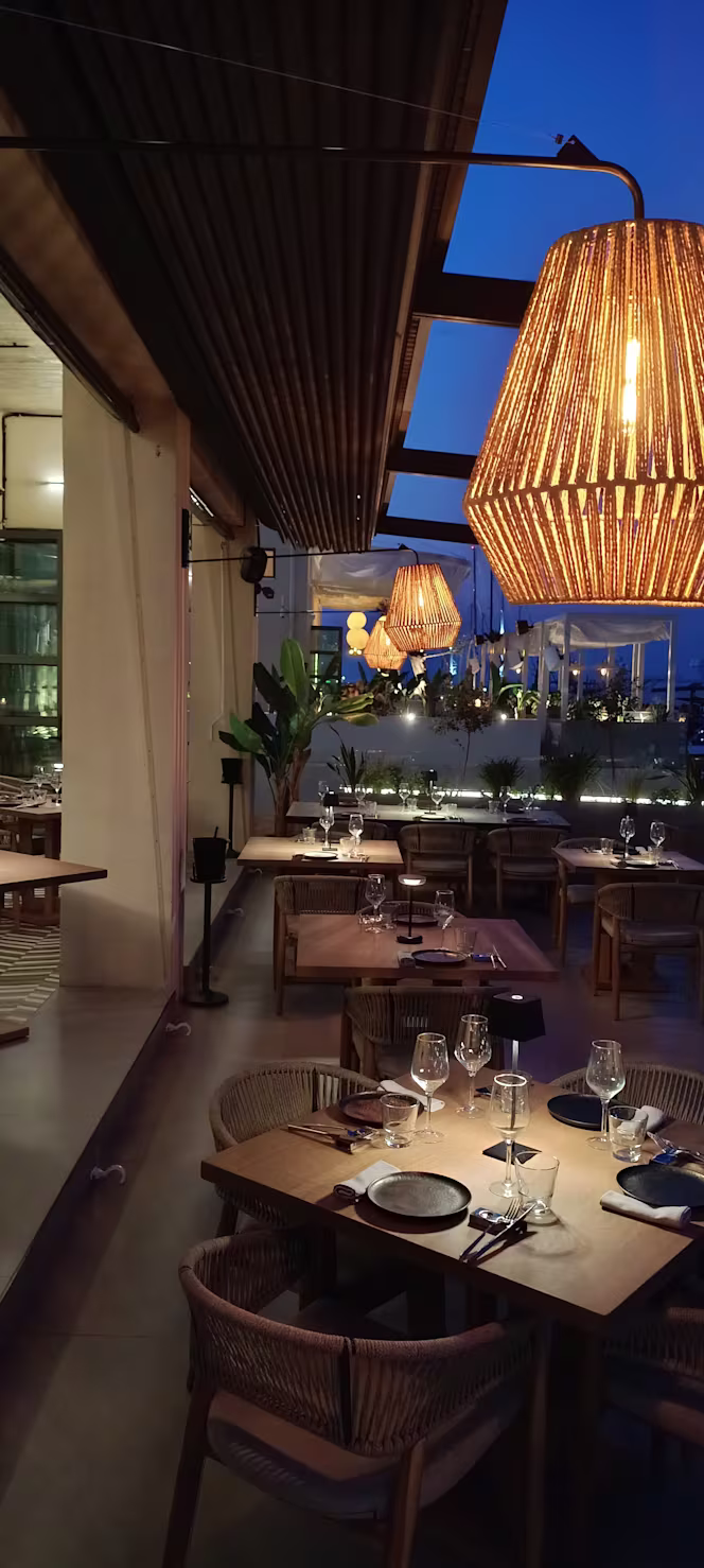 Pier Marina Lounge Restaurant - 9