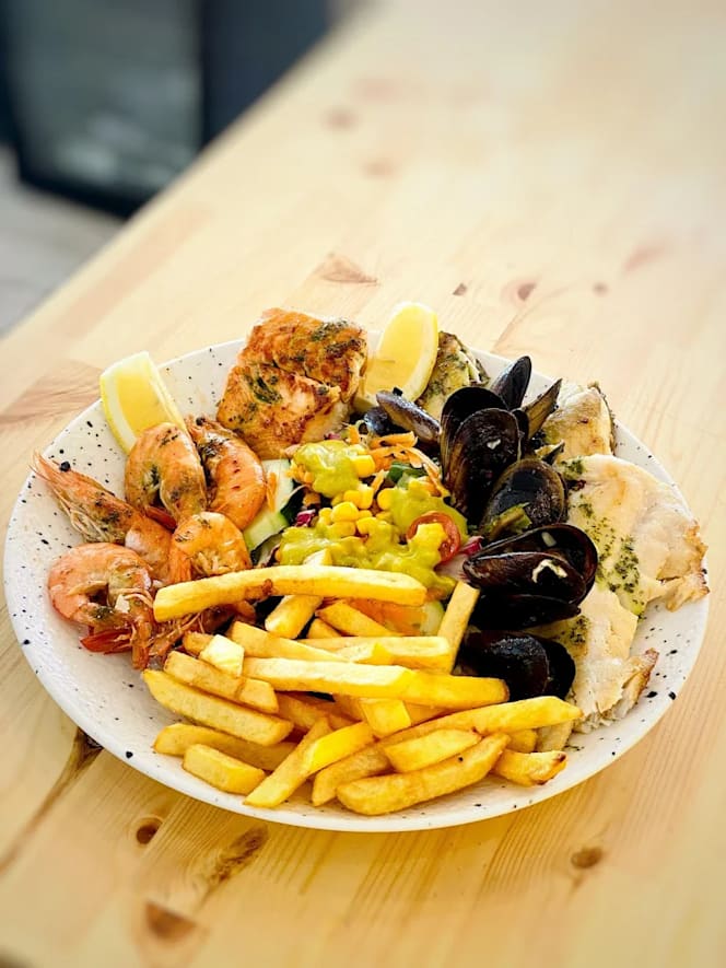 Sardinia Bar & Restaurant - 5