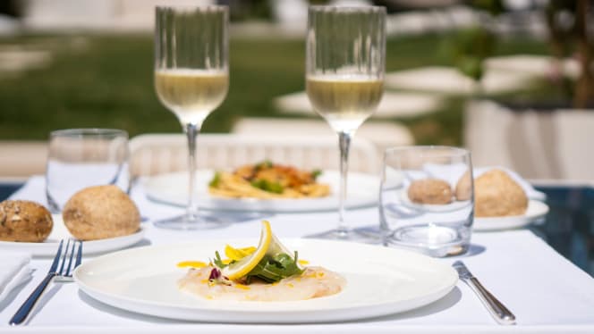 P Garden Lounge Bar & Restaurant - 8