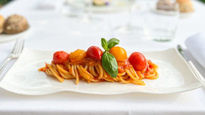 P Garden Lounge Bar & Restaurant - 0