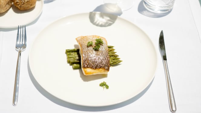 P Garden Lounge Bar & Restaurant - 7