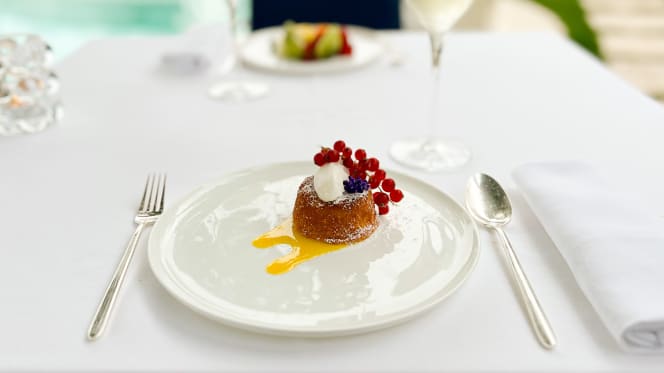 P Garden Lounge Bar & Restaurant - 5