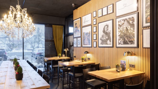 Schuster's Shop Bistro - 9