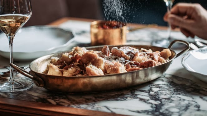 Neue Hoheit Restaurant & Bar - 7