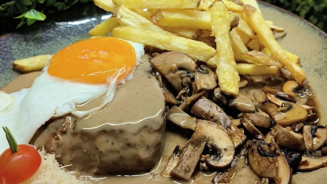 L-Tasca by Maria Peixeira - 2