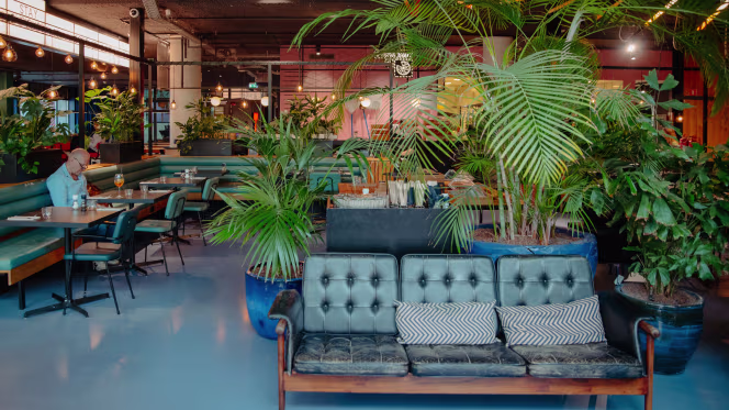 The Social Hub Amsterdam City - Restaurant & Bar - 9