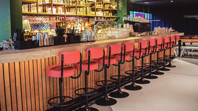 The Social Hub Amsterdam City - Restaurant & Bar - 7