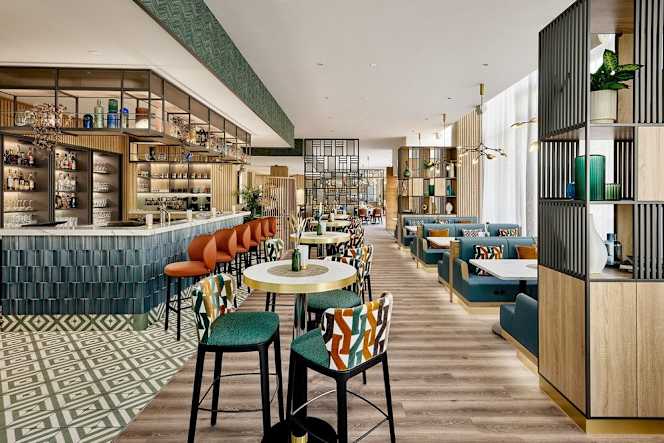 Kitchen & Bar at Courtyard by Marriott - 0