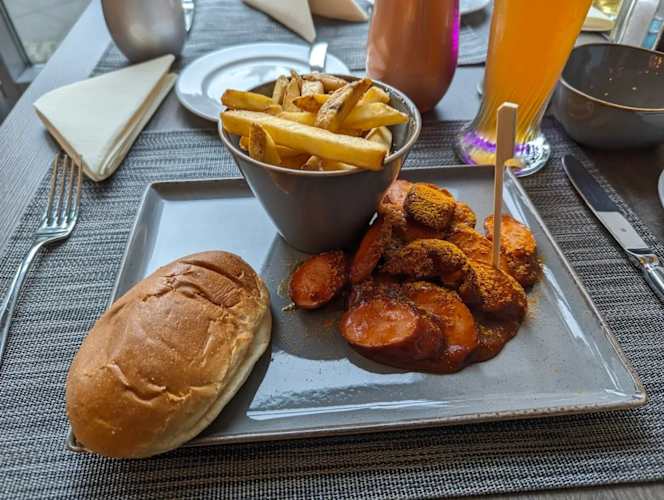 Kitchen & Bar at Courtyard by Marriott - 1