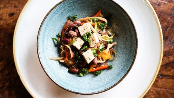 Kingston Country Courtyard - 7