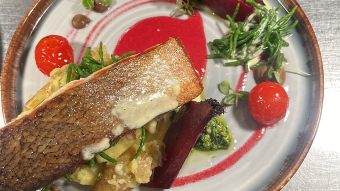 Kingston Country Courtyard - 6