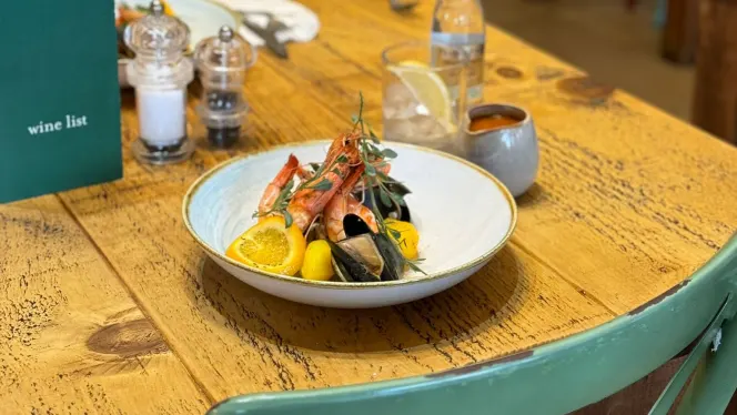 Kingston Country Courtyard - 0