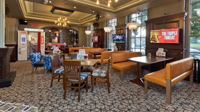 Off The Wall Chester - 9