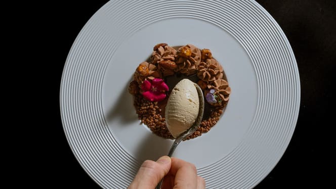 ADHOC Restaurant - 9