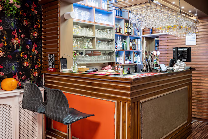 Delhi Chaat N Cafe - Indian Restaurant in Hyde - 3