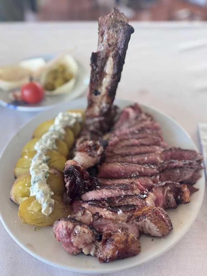 Can Gafet, comida mallorquina, carnes y pescados a la brasa - 2