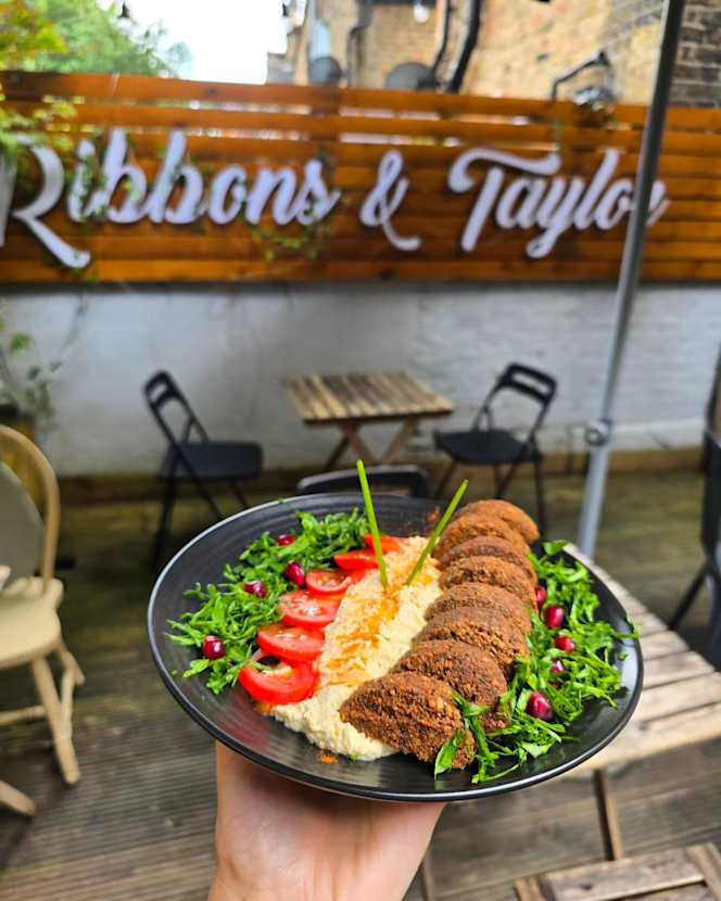 Ribbons and Taylor Bistro - 6